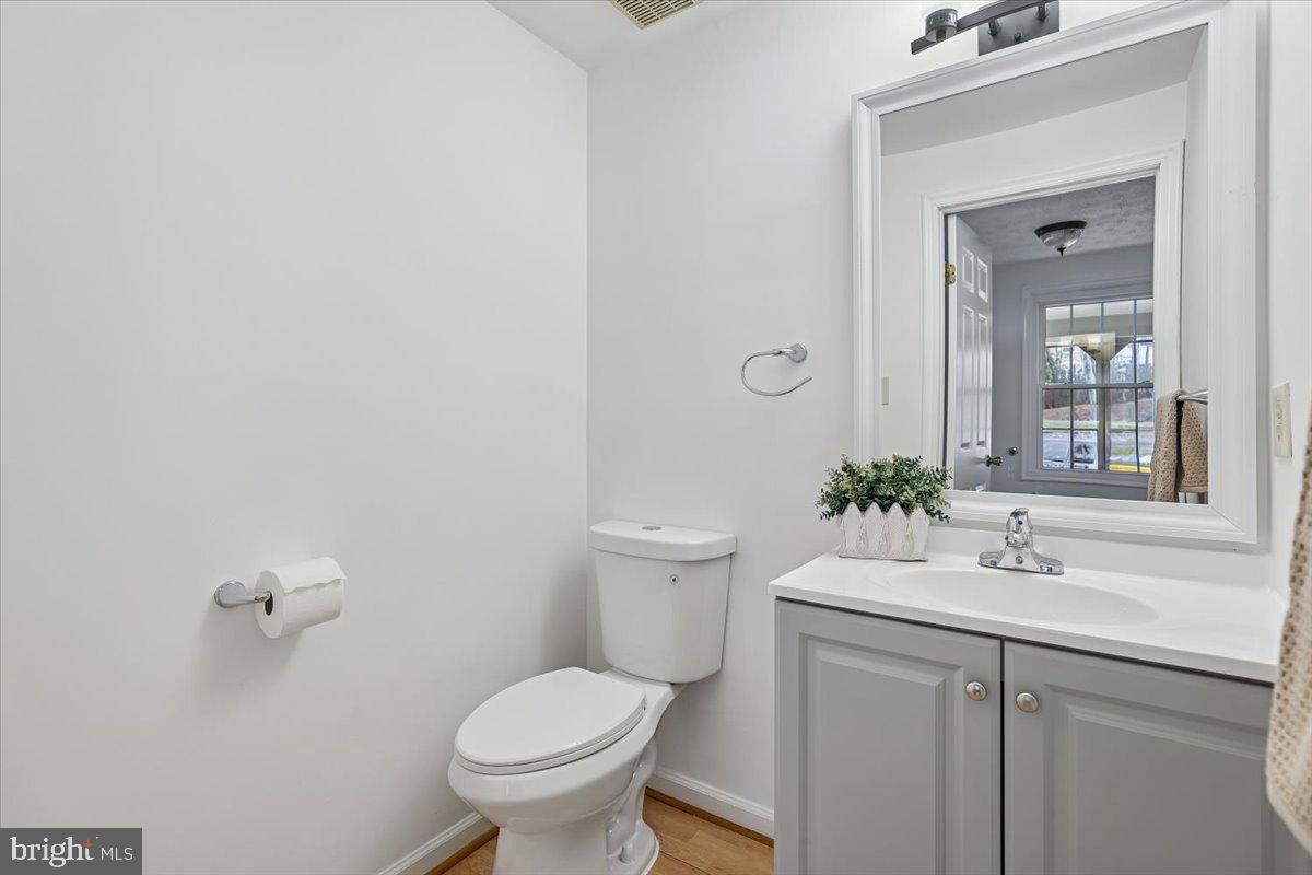 10921 Harpers Square Court Reston, VA 20191 - Photo 8 of 33 a bathroom with a sink toilet and a mirror