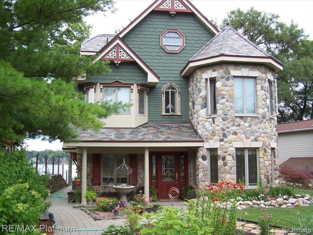 9585 Firwood Road South Lyon, MI 48178 - Photo 2 of 12 Firwood 9585- Road Ext Best