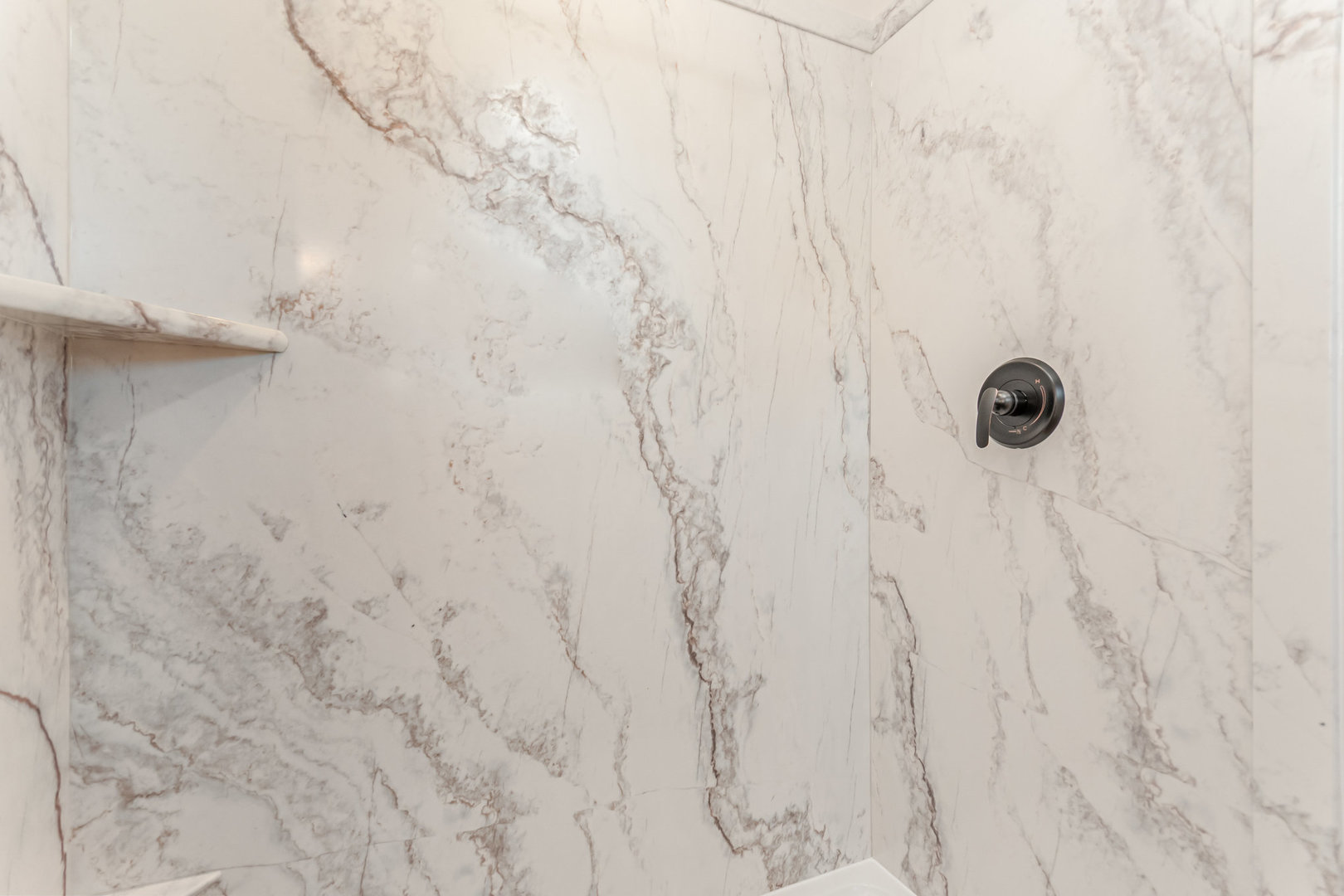 2380 Chestnut Lane Morris, IL 60450 - Photo 12 of 25 a bathroom with a shower