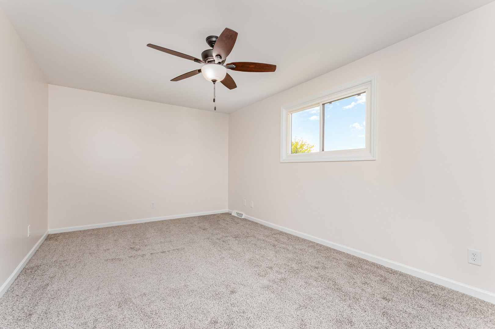 2380 Chestnut Lane Morris, IL 60450 - Photo 13 of 25 a view of an empty room with a window
