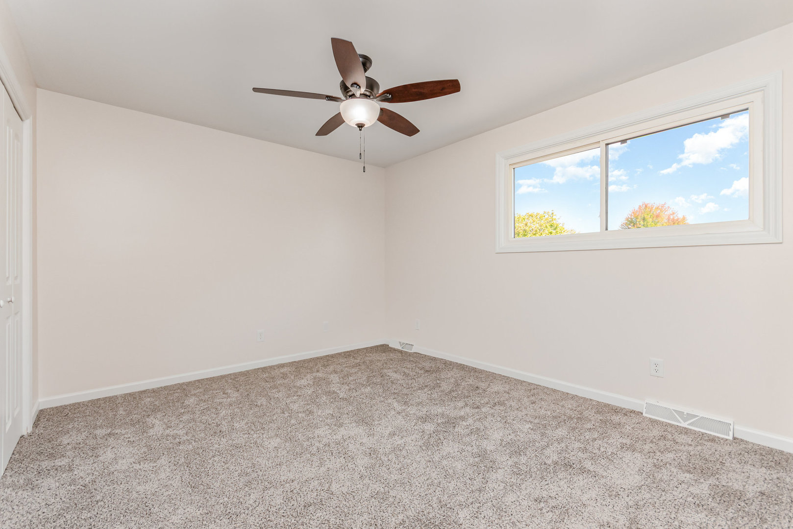 2380 Chestnut Lane Morris, IL 60450 - Photo 15 of 25 a view of a big room with wooden floor and windows