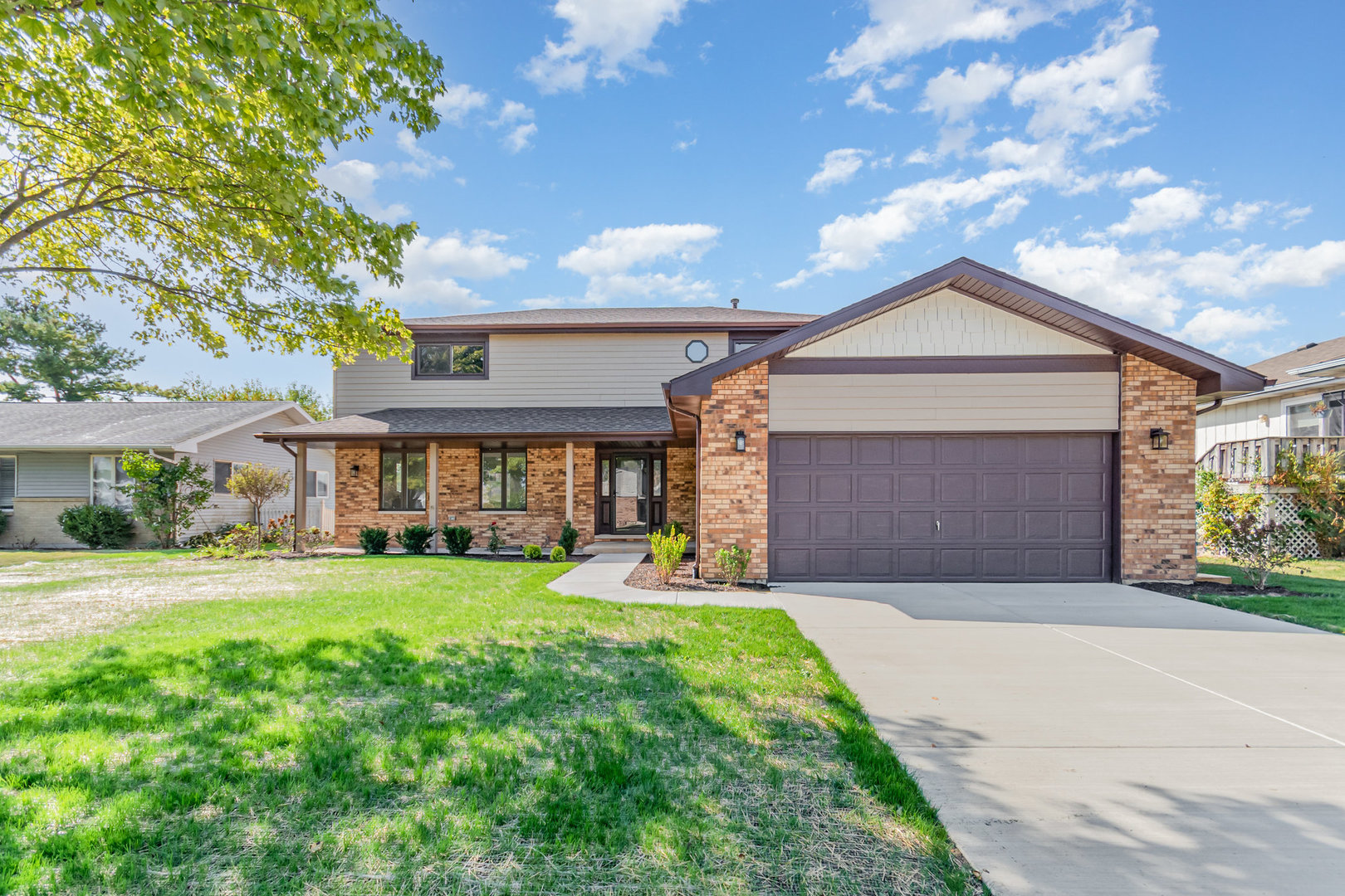 2380 Chestnut Lane Morris, IL 60450 - Photo 20 of 25 a front view of a house with a yard and garage
