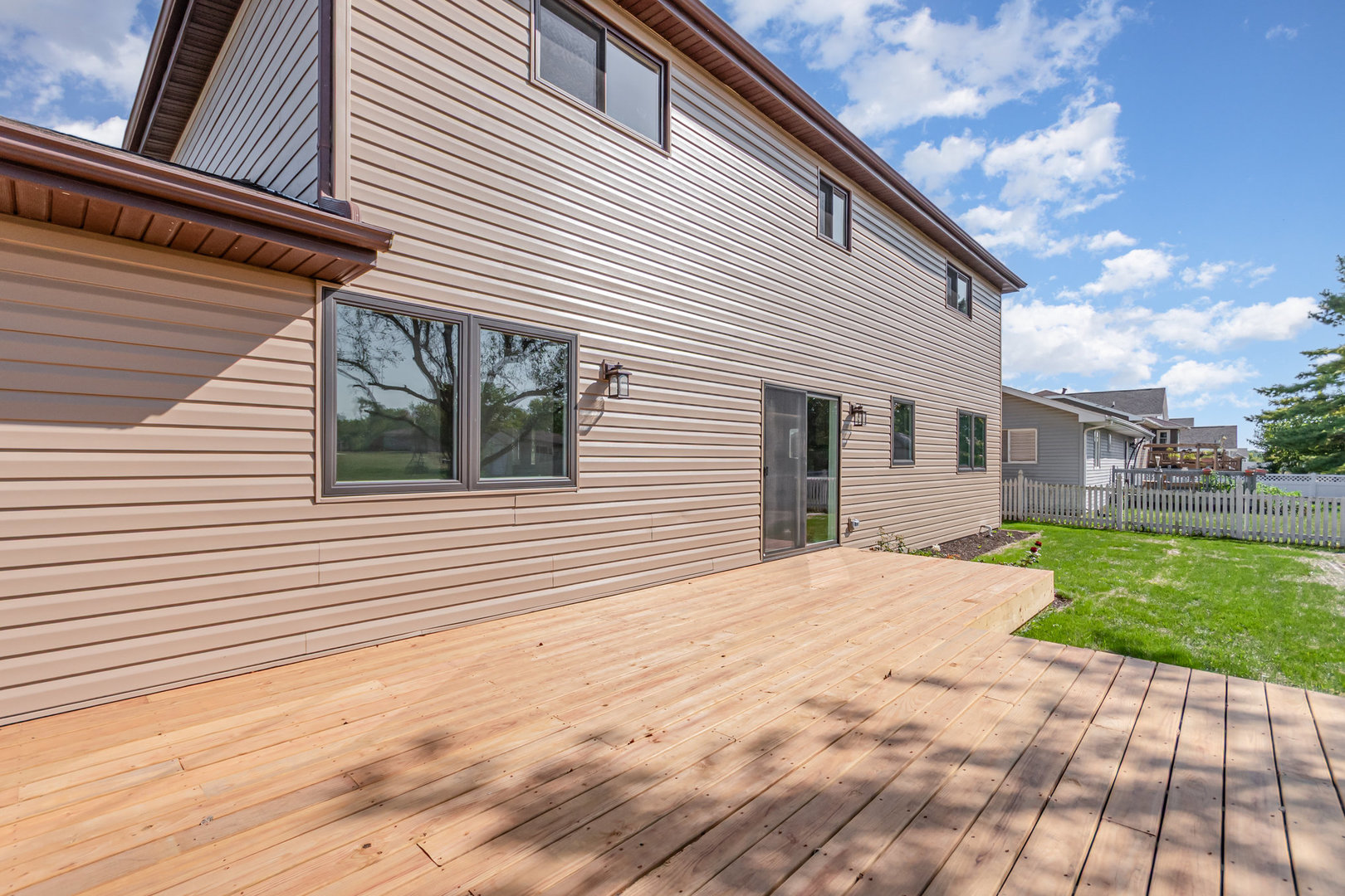 2380 Chestnut Lane Morris, IL 60450 - Photo 22 of 25 a backyard of a house with garden