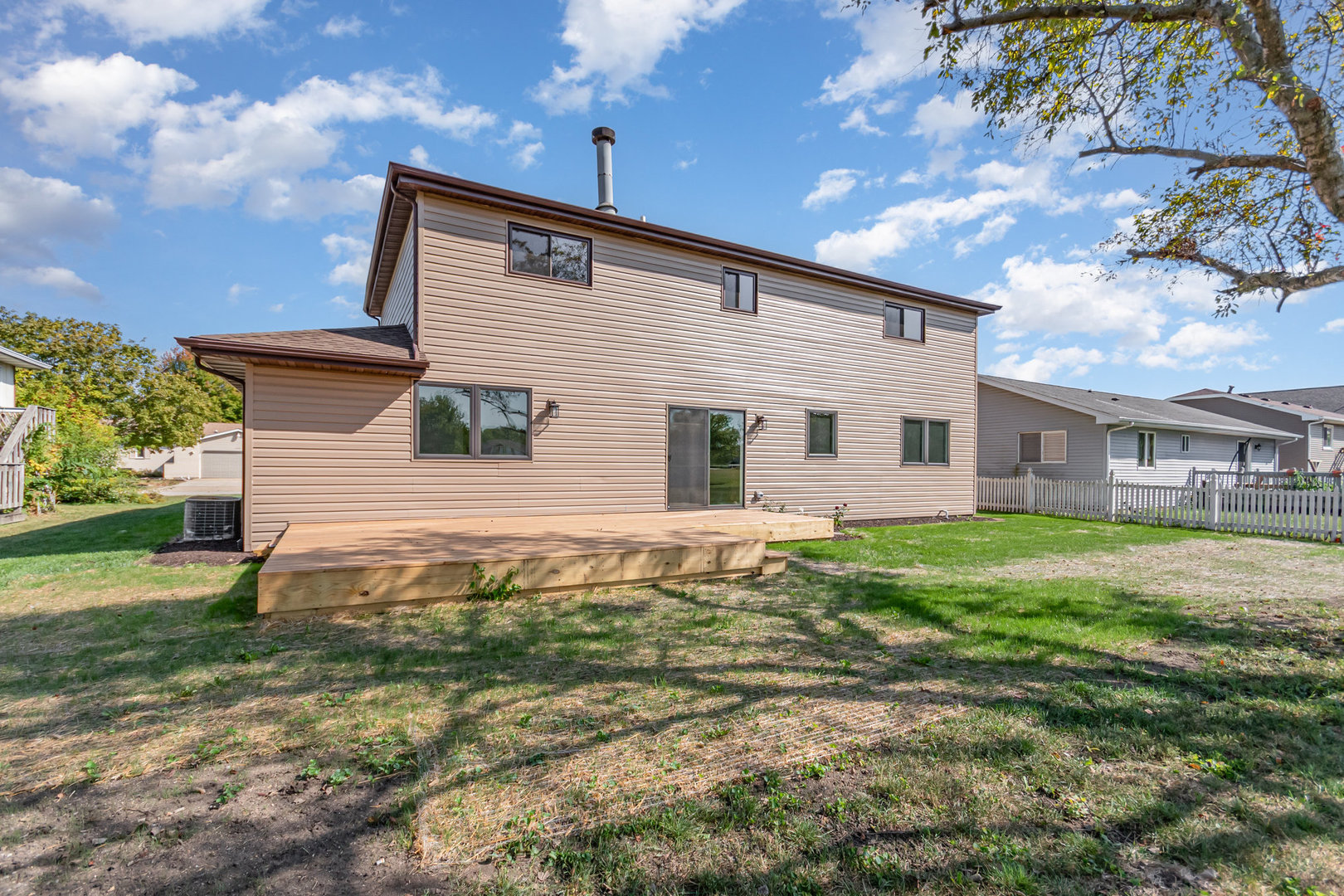 2380 Chestnut Lane Morris, IL 60450 - Photo 23 of 25 a view of a house with a yard