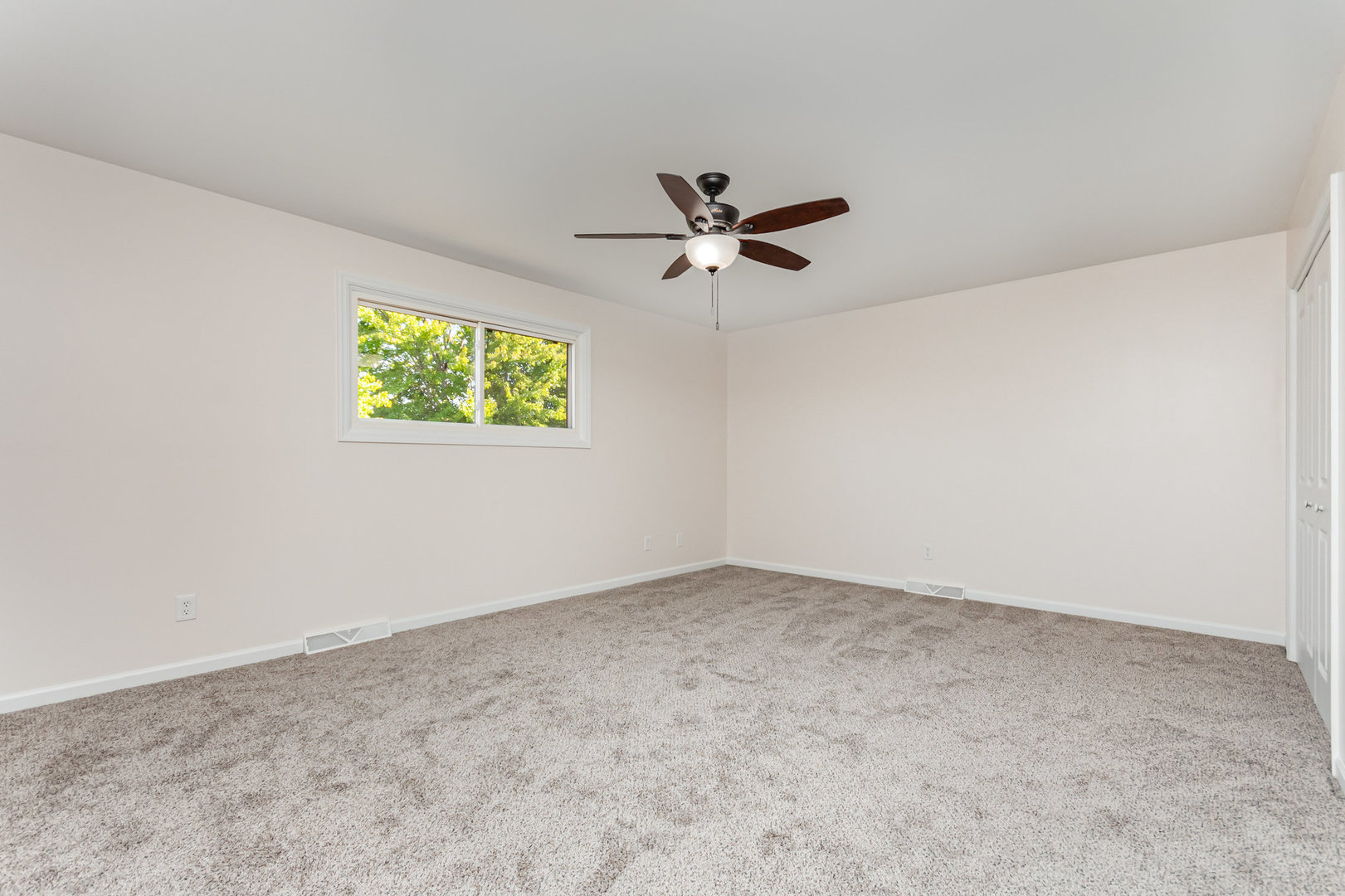 2380 Chestnut Lane Morris, IL 60450 - Photo 10 of 25 an empty room with a window and a fan