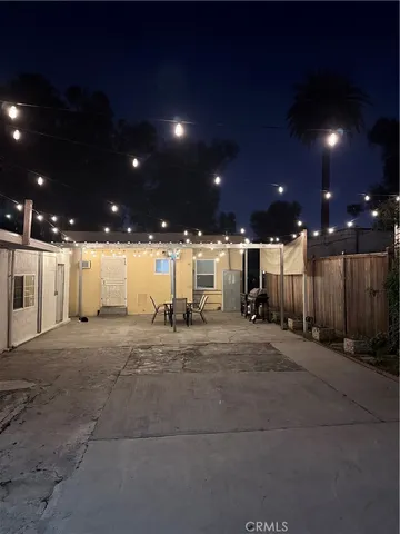a room with lots of tables and chairs