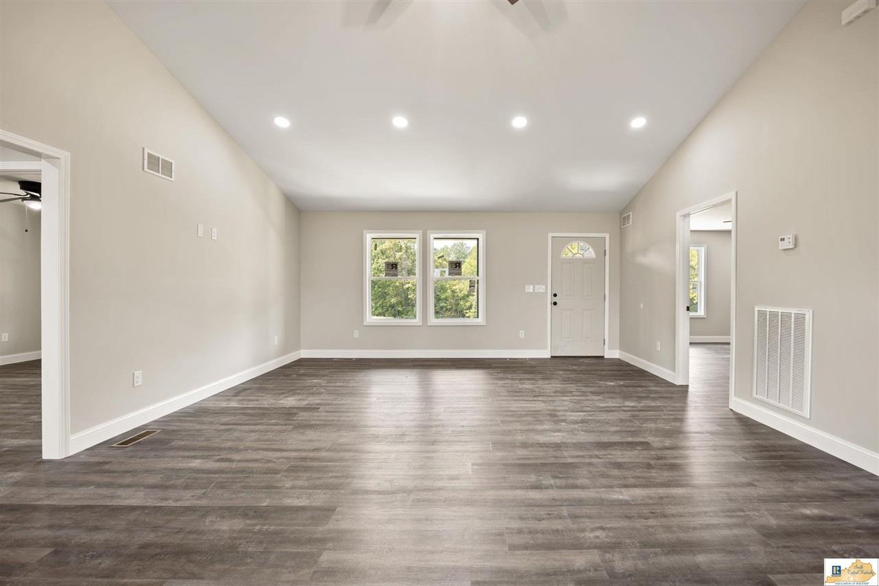 2780 Berry Store Road Smiths Grove, KY 42171 - Photo 8 of 61 Gallery Image 8