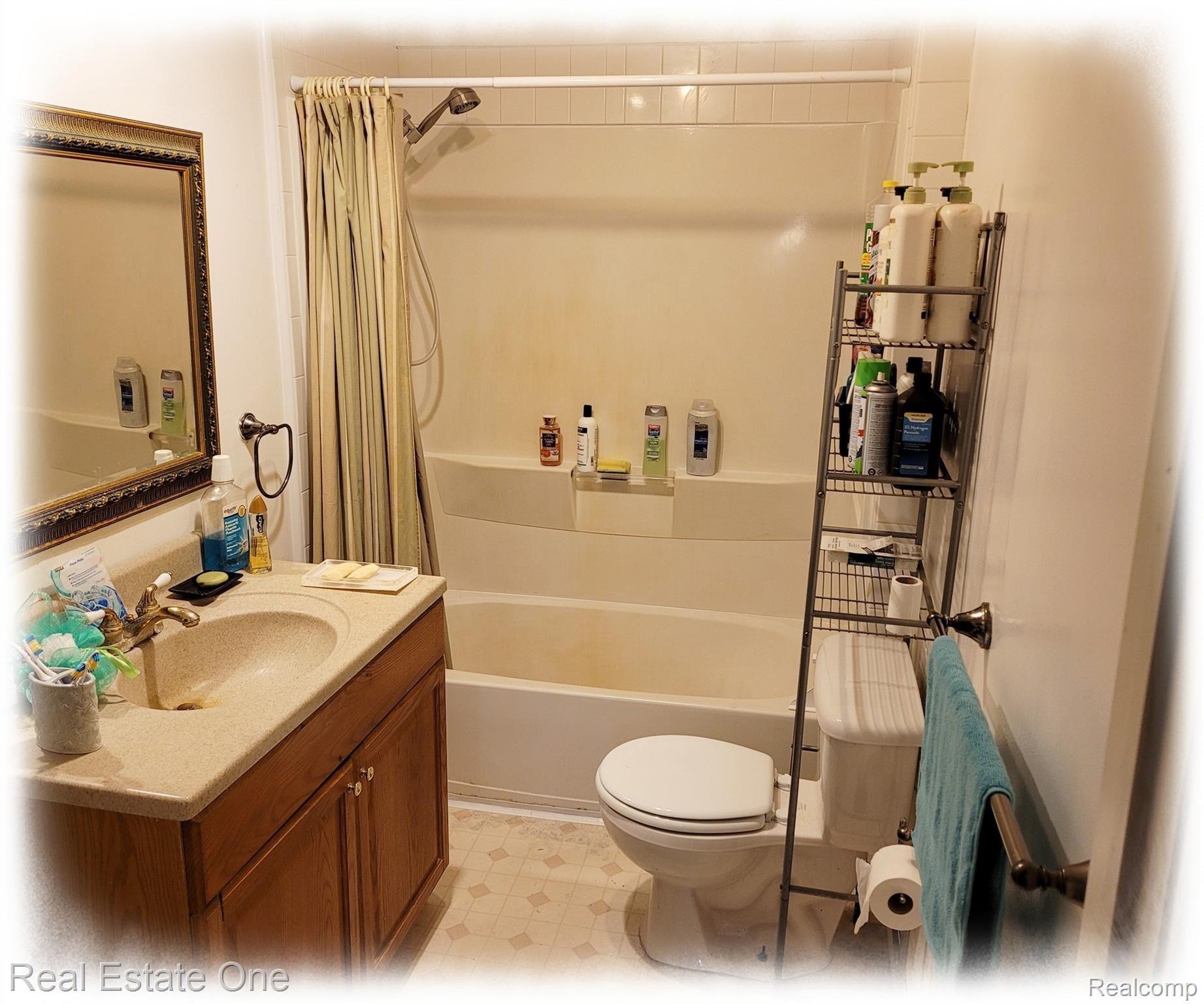 39875 Lotzford Road Canton, MI 48187 - Photo 15 of 41 Front bathroom!