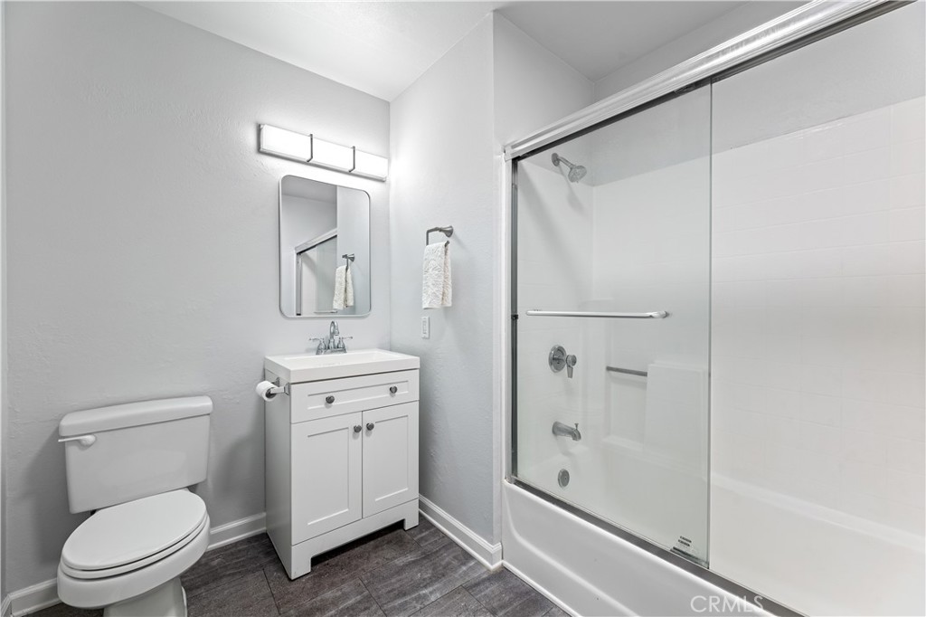 1401 North Greenbrier Road, Unit 202 Long Beach, CA 90815 - Photo 23 of 34 Second Bathroom
