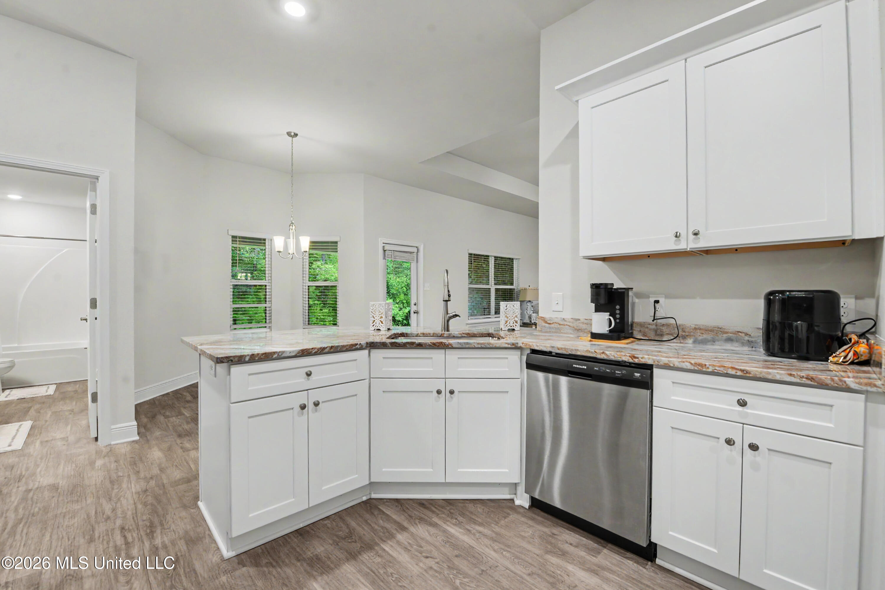 6223 Roxanne Way Biloxi, MS 39532 - Photo 9 of 30 008