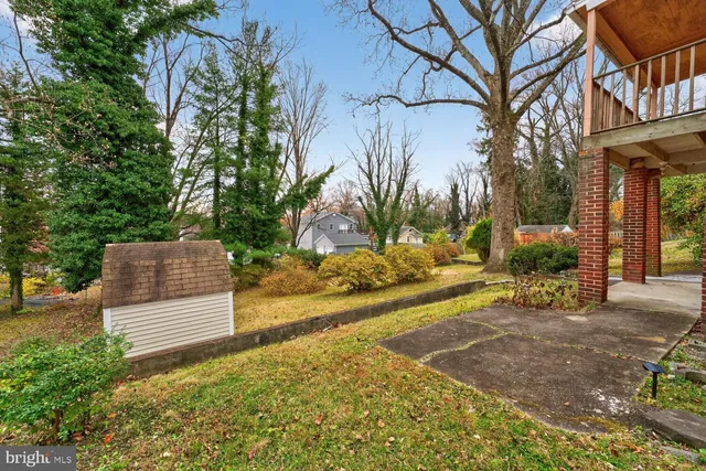 a view of a back yard of the house