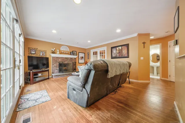 $969,000 | 4 Frank Street, Norwalk, CT 06851