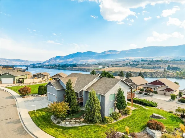 $725,900 | 2840 Akamai Way, East Wenatchee, WA 98802