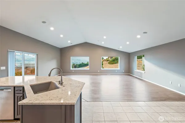 $725,900 | 2840 Akamai Way, East Wenatchee, WA 98802