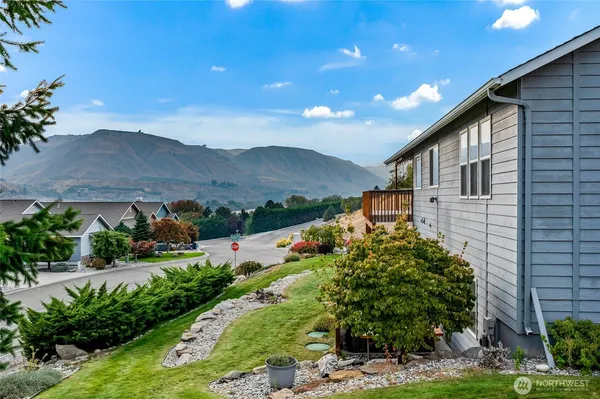 $725,900 | 2840 Akamai Way, East Wenatchee, WA 98802