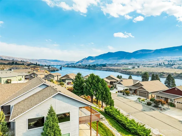 $725,900 | 2840 Akamai Way, East Wenatchee, WA 98802