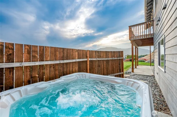 $725,900 | 2840 Akamai Way, East Wenatchee, WA 98802