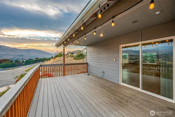 $725,900 | 2840 Akamai Way, East Wenatchee, WA 98802