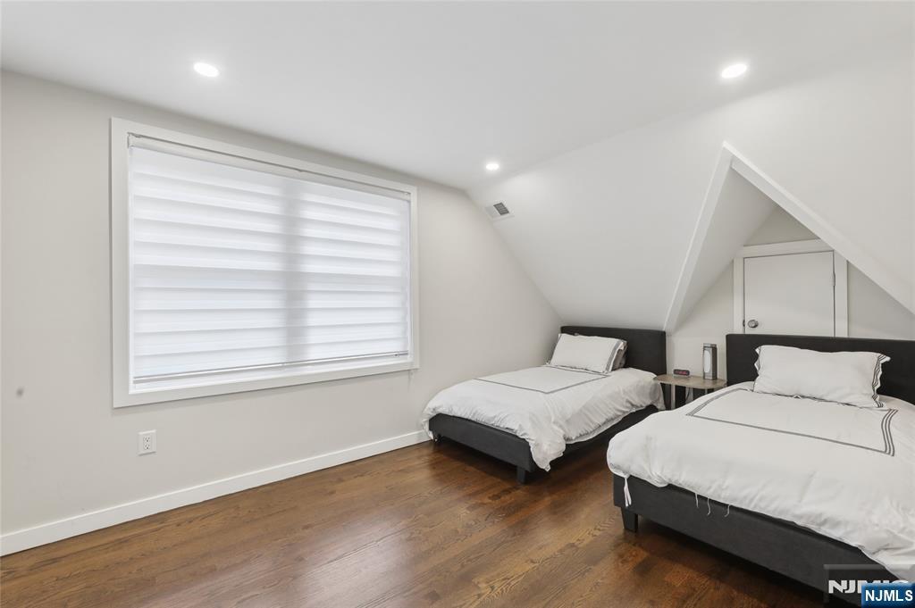 373 Briarcliffe Road Teaneck, NJ 07666 - Photo 18 of 29