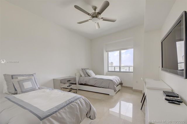 $540,000 | 1100 Biscayne Boulevard, Unit 2403, Miami, FL 33132