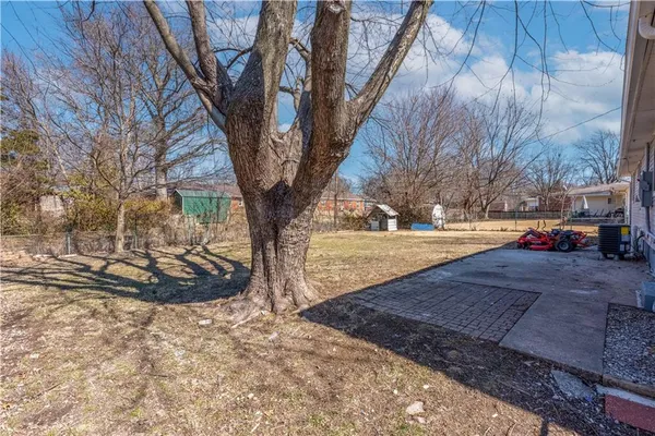 $274,900 | 2404 Albert Lee Avenue, Sedalia, MO 65301