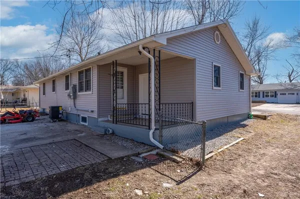 $274,900 | 2404 Albert Lee Avenue, Sedalia, MO 65301