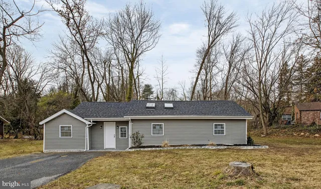 $450,000 | 4 Lower Greenbriar Road, Wilmington, DE 19810