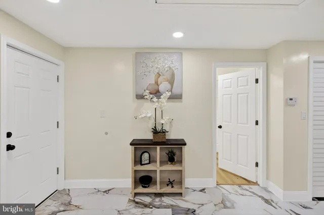 $450,000 | 4 Lower Greenbriar Road, Wilmington, DE 19810