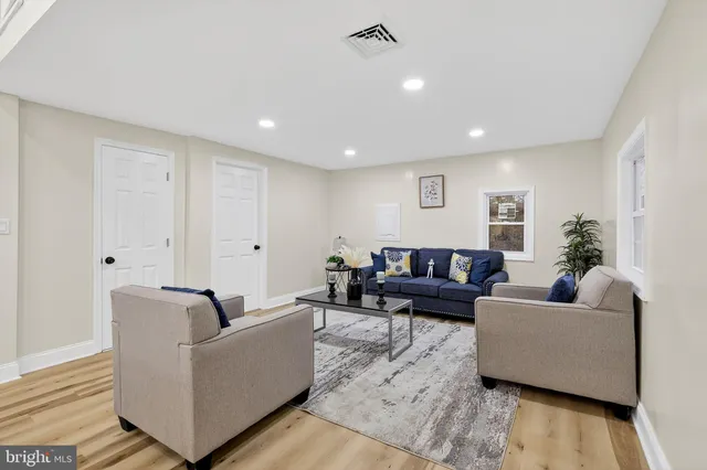 $450,000 | 4 Lower Greenbriar Road, Wilmington, DE 19810