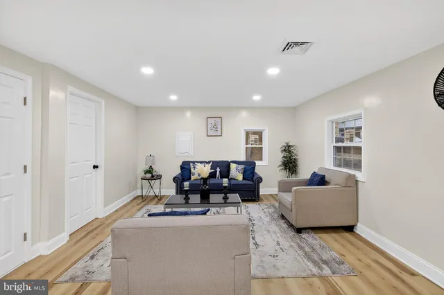 $450,000 | 4 Lower Greenbriar Road, Wilmington, DE 19810