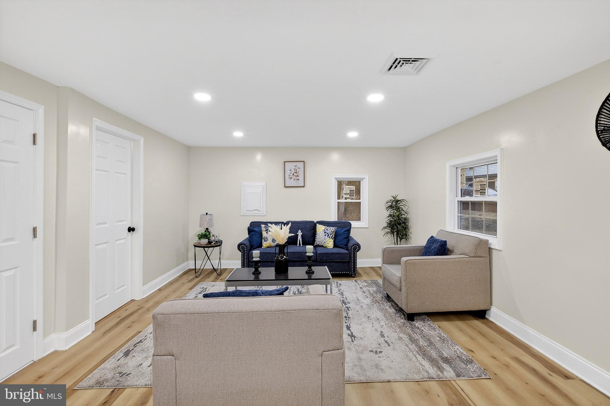 4 Lower Greenbriar Road Wilmington, DE 19810 - Photo 22 of 31 a living room with furniture and a potted plant