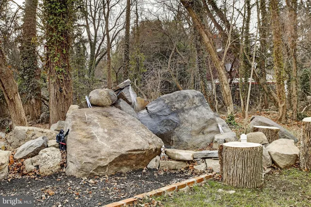 $450,000 | 4 Lower Greenbriar Road, Wilmington, DE 19810