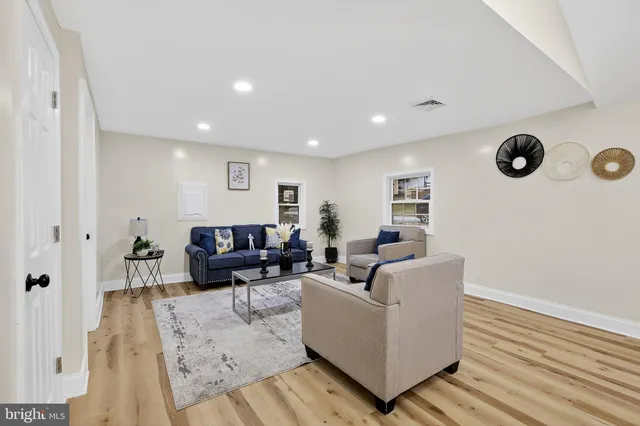 $450,000 | 4 Lower Greenbriar Road, Wilmington, DE 19810