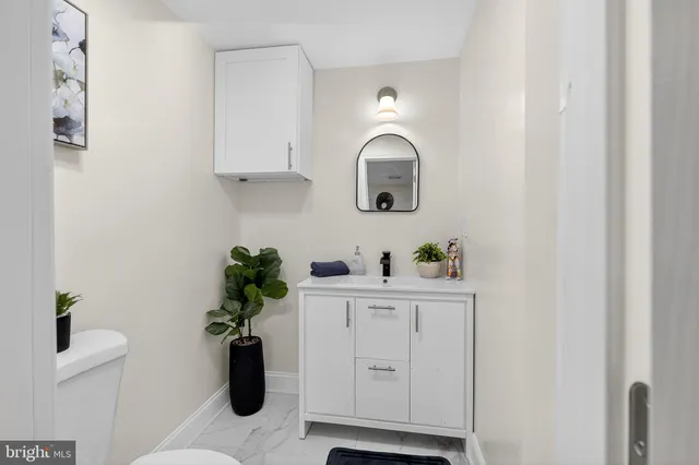 $450,000 | 4 Lower Greenbriar Road, Wilmington, DE 19810