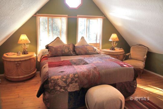 25460 Rimrock Road Idyllwild, CA 92549 - Photo 35 of 50 Cheery and spacious bedroom