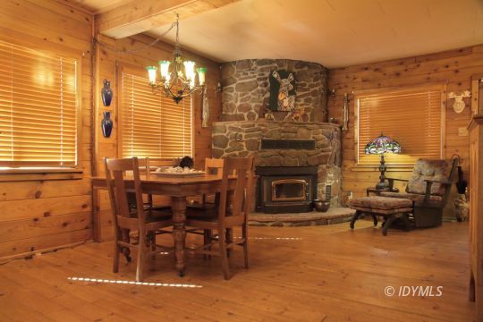 25460 Rimrock Road Idyllwild, CA 92549 - Photo 45 of 50 Spacious dining area