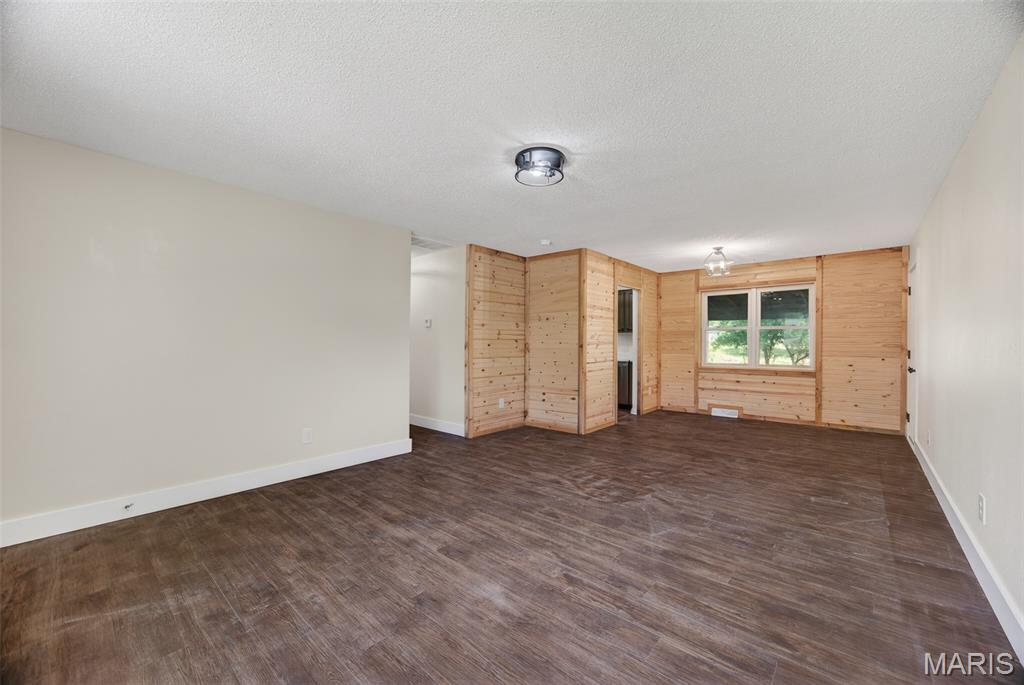 1432 Ronald Road Lebanon, MO 65536 - Photo 4 of 35