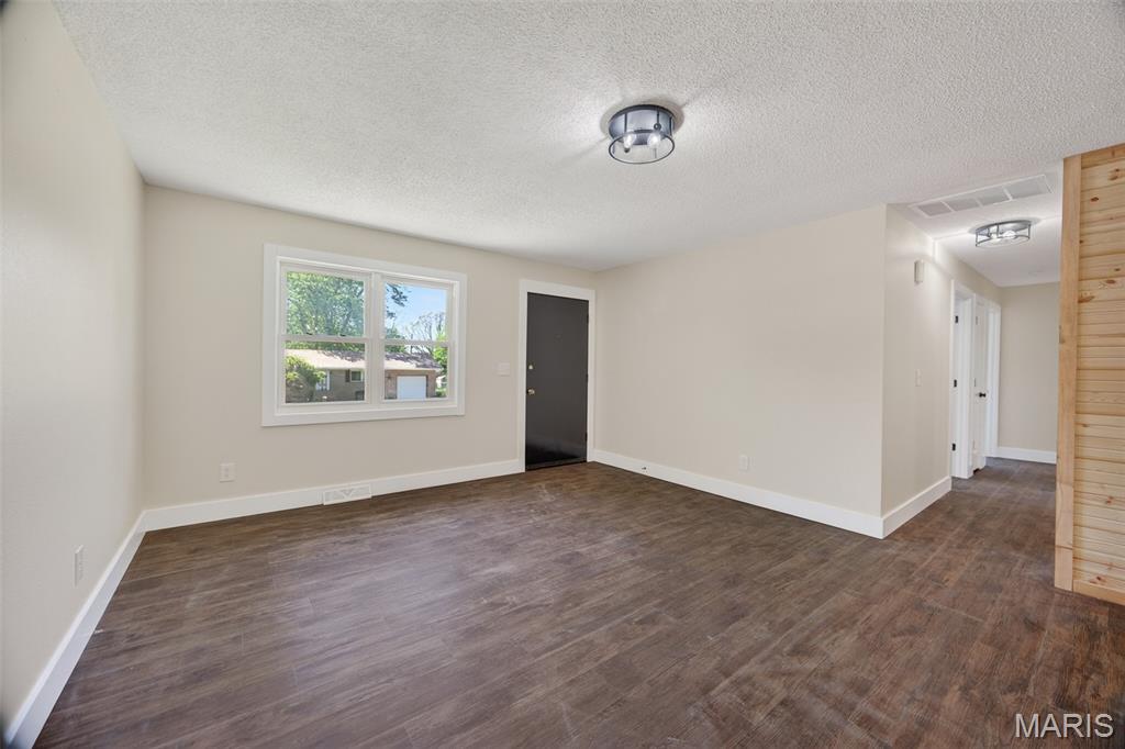 1432 Ronald Road Lebanon, MO 65536 - Photo 5 of 35