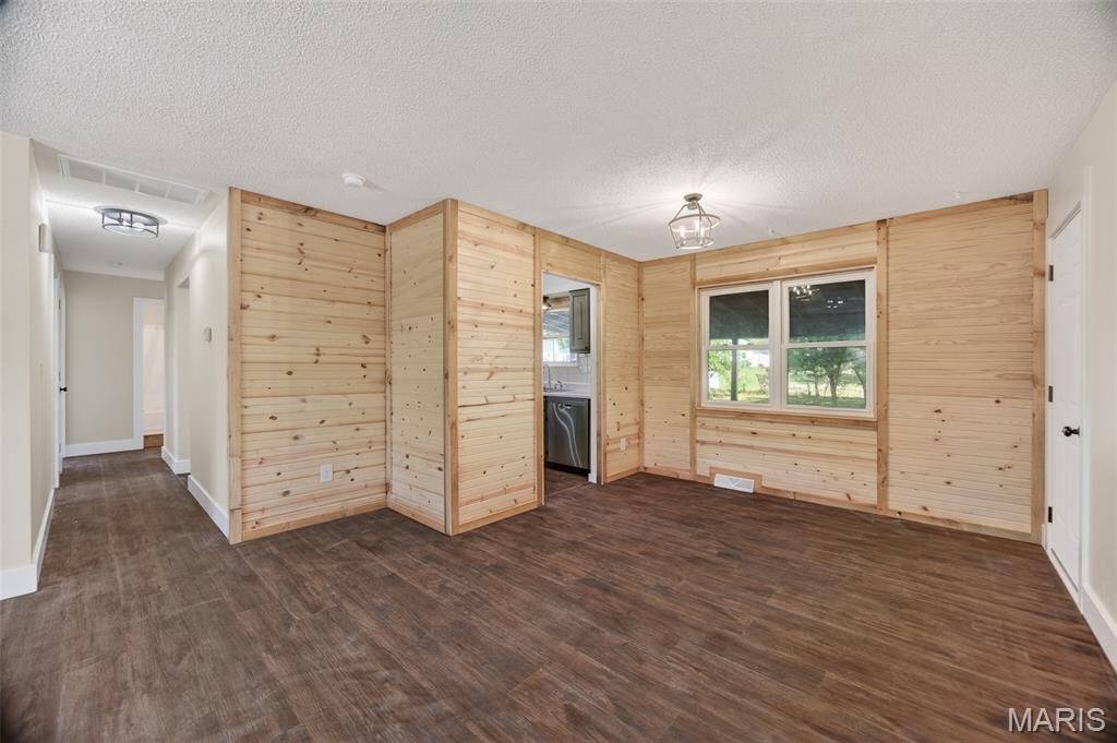 1432 Ronald Road Lebanon, MO 65536 - Photo 7 of 35