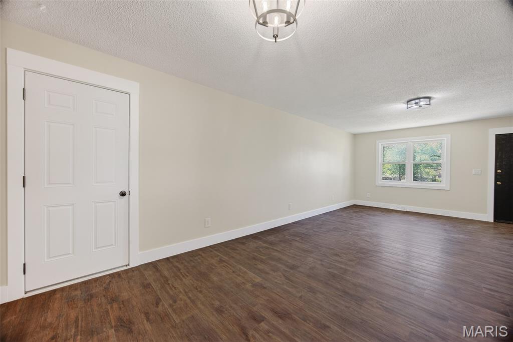 1432 Ronald Road Lebanon, MO 65536 - Photo 8 of 35