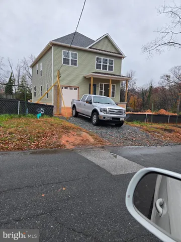 a view of a front view of a house with parking space