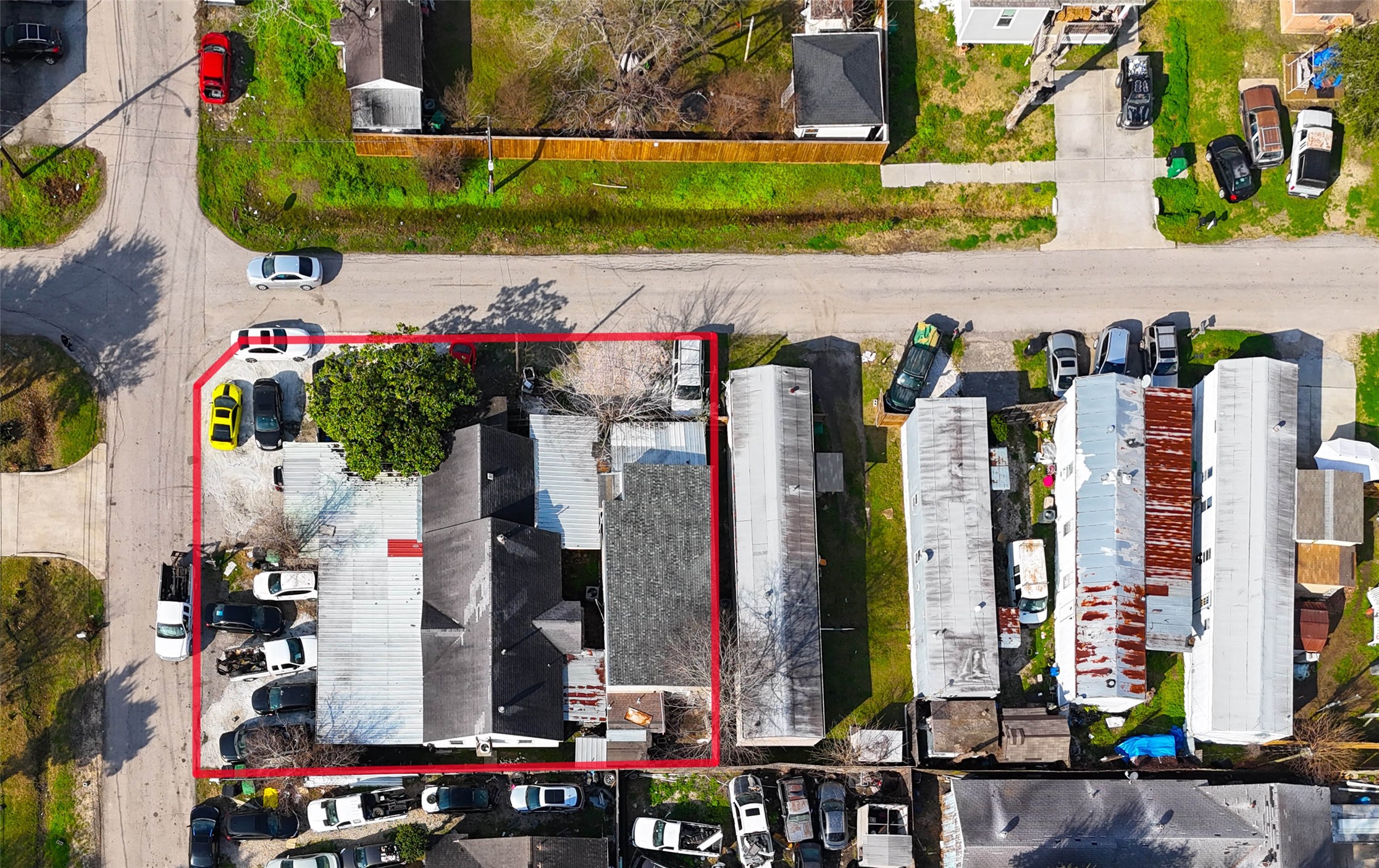 12220 6th Street Houston, TX 77072 - Photo 12 of 15 an outdoor space with lots of green space and plants