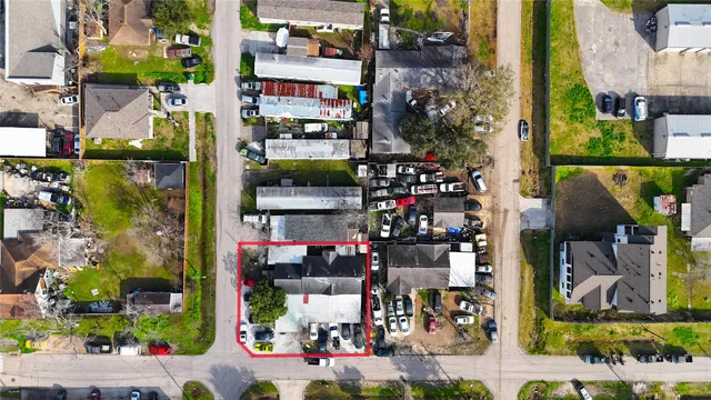 a view of entryway front of a building