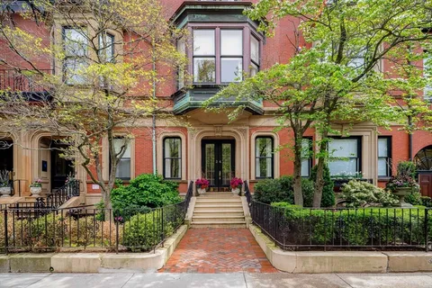 $1,695,000 | 34 Commonwealth Avenue, Unit 4, Boston, MA 02116