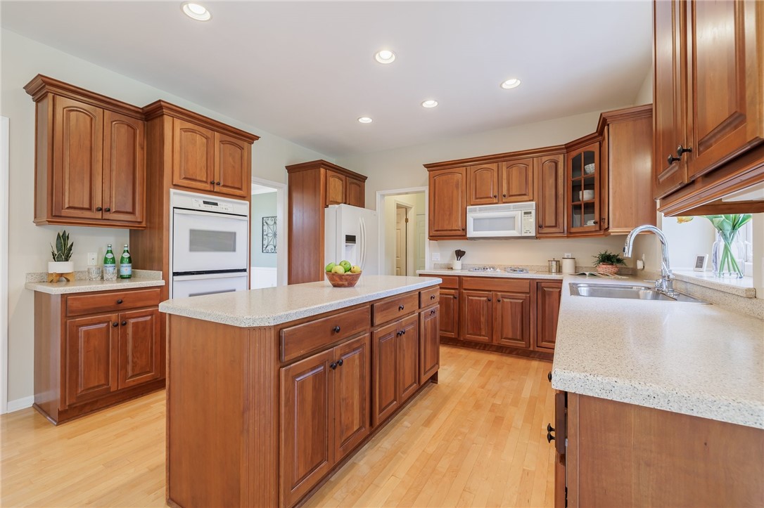 18 Split Rail Rochester, NY 14625 - Photo 10 of 39