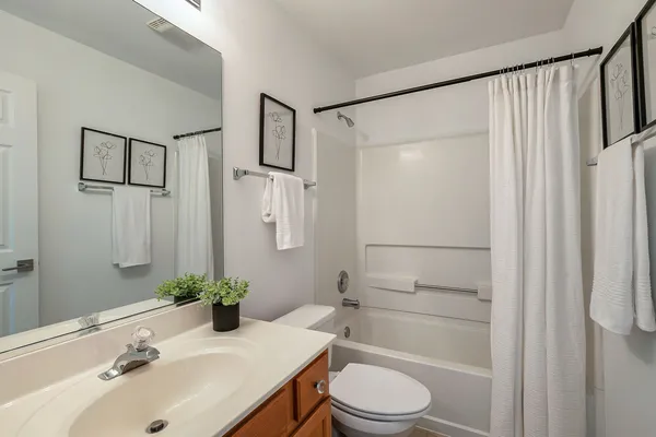 $259,900 | 1431 Doolittle Lane, Grayslake, IL 60030