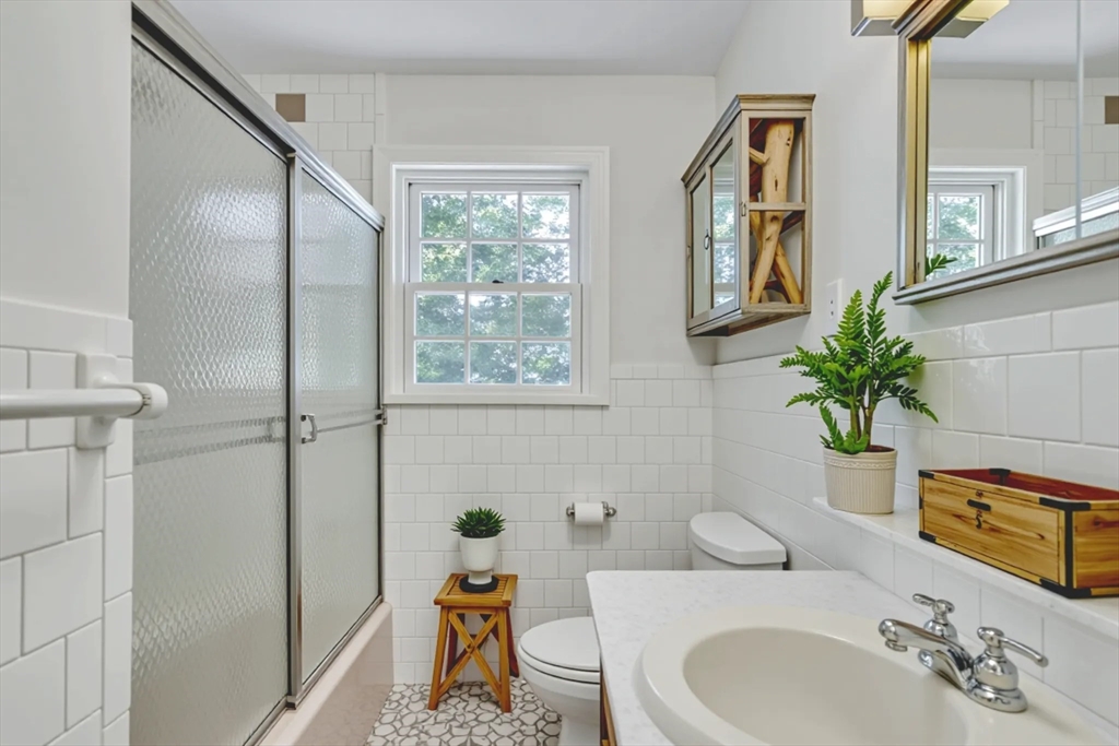 139 Newfield Street Boston, MA 02132 - Photo 19 of 35