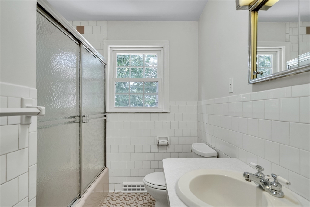 139 Newfield Street Boston, MA 02132 - Photo 20 of 35