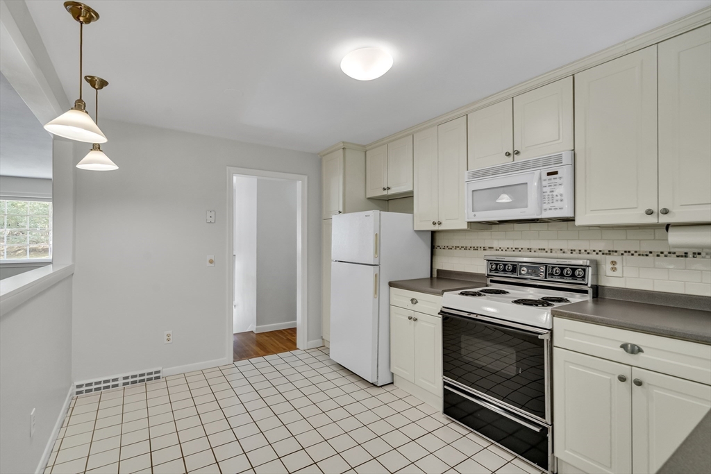 139 Newfield Street Boston, MA 02132 - Photo 8 of 35