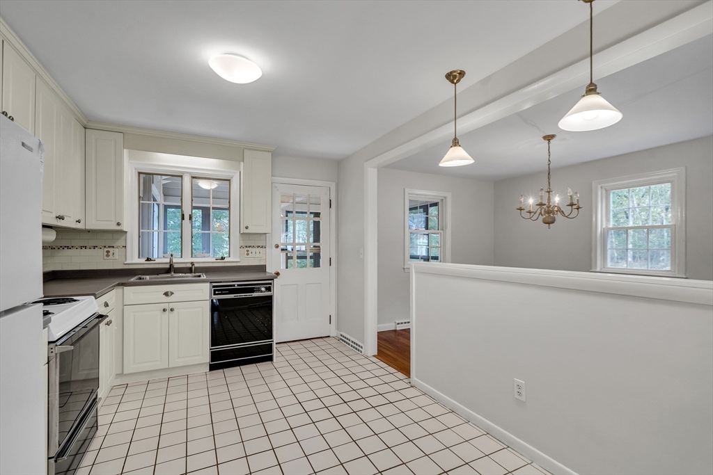 139 Newfield Street Boston, MA 02132 - Photo 10 of 35